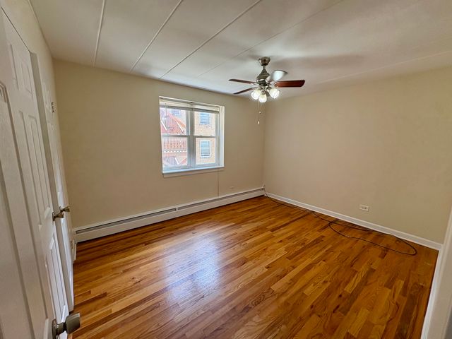 2115 W Farwell Avenue 202, Chicago, IL 60645