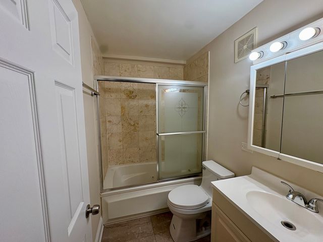 2115 W Farwell Avenue 202, Chicago, IL 60645