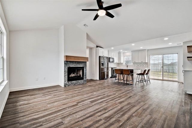 902 SW Hopi Circle, Bentonville, AR 72712