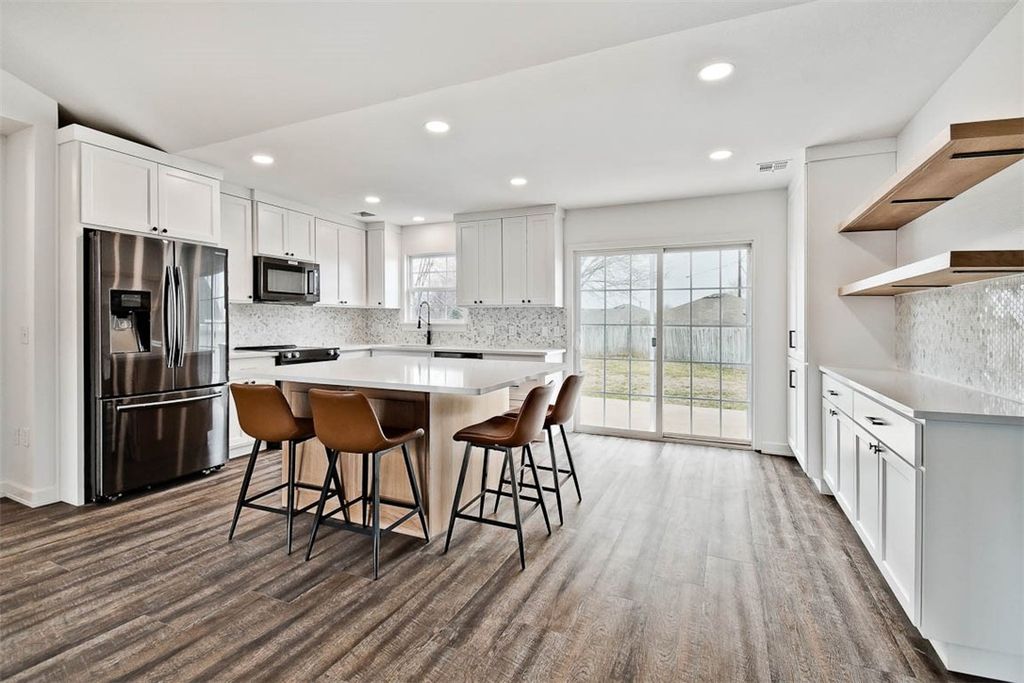 902 SW Hopi Circle, Bentonville, AR 72712