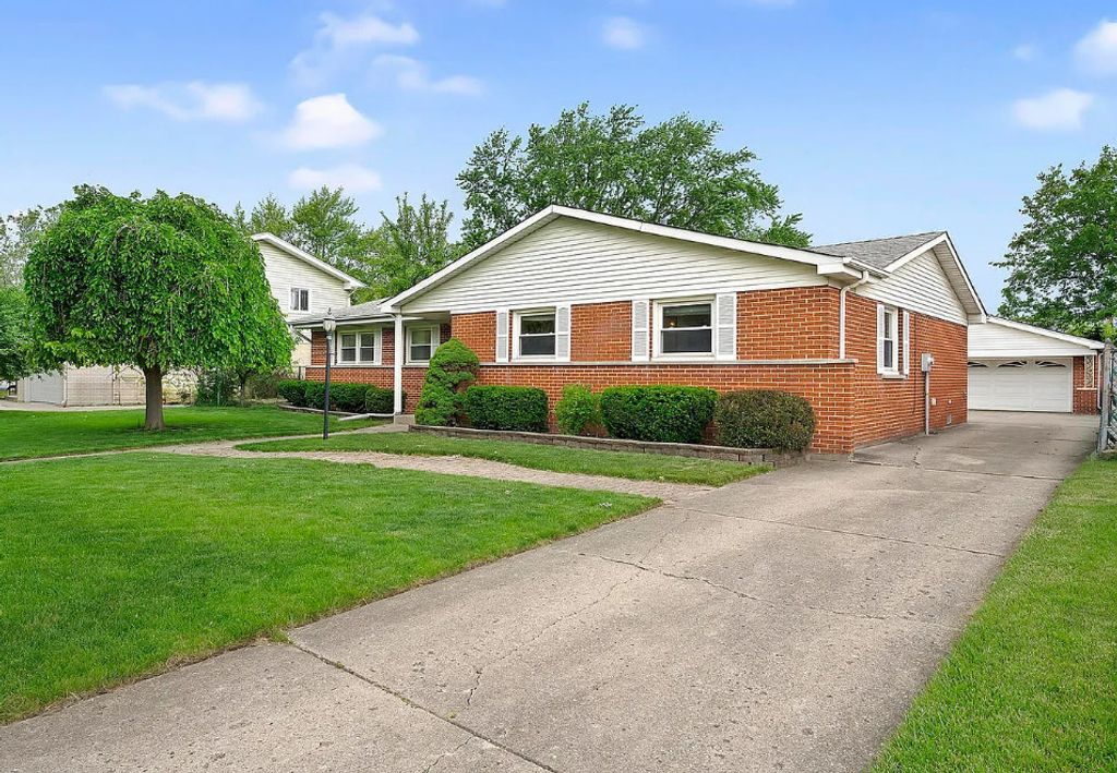 15w644 Patricia Lane, Elmhurst, IL 60126