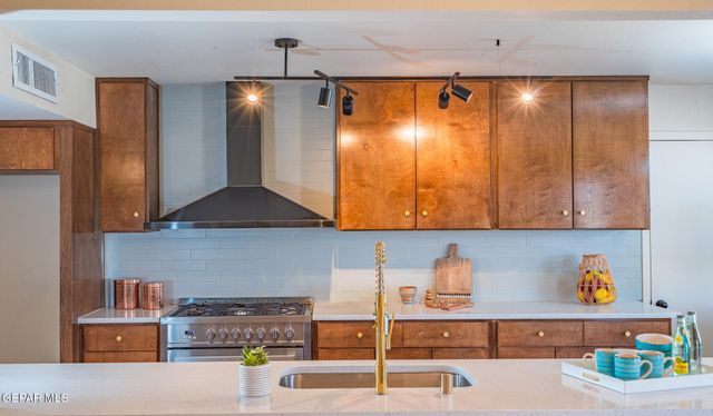 3405 VOLCANIC Avenue, El Paso, TX 79904