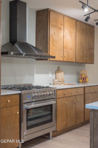 3405 VOLCANIC Avenue, El Paso, TX 79904