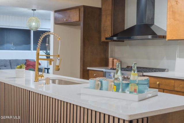 3405 VOLCANIC Avenue, El Paso, TX 79904