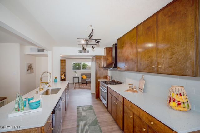 3405 VOLCANIC Avenue, El Paso, TX 79904