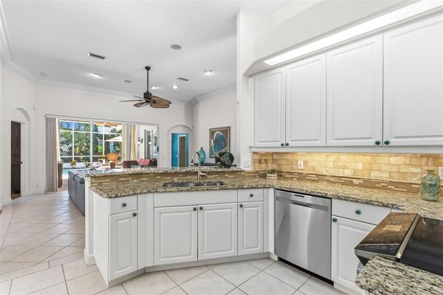8762 52ND AVENUE E, Bradenton, FL 34211