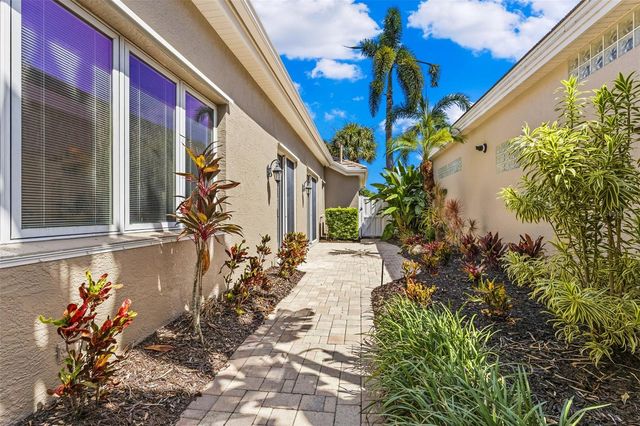 8762 52ND AVENUE E, Bradenton, FL 34211