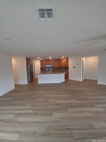 5031 Kayak Cove, Elmendorf, TX 78112