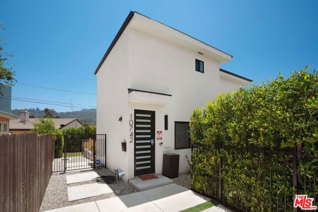 10744 Aqua Vista Street, Studio City (los Angeles), CA 91602