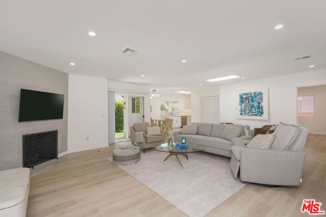 10744 Aqua Vista Street, Studio City (los Angeles), CA 91602