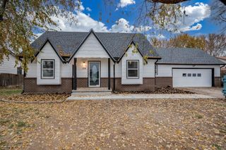 354 Apple Ln, Haysville, KS 67060