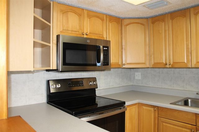10800 US HIGHWAY 19 N 220, Pinellas Park, FL 33782