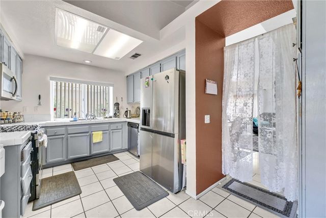 565 Berkshire, San Jacinto, CA 92583