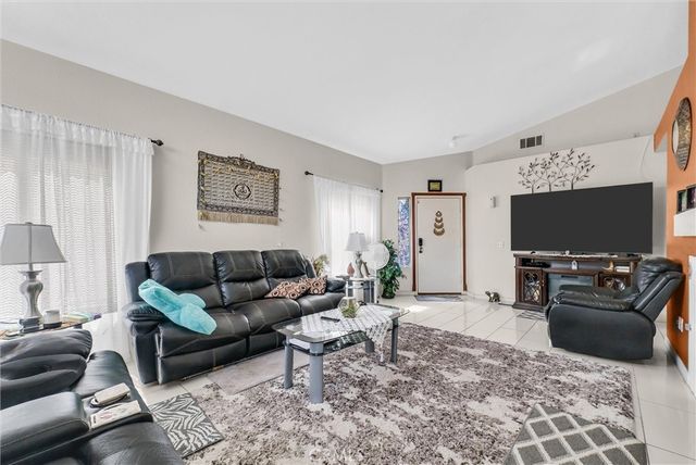 565 Berkshire, San Jacinto, CA 92583