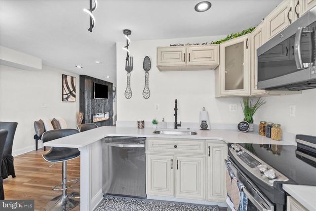4800 MIDLINE RD, Baltimore, MD 21206