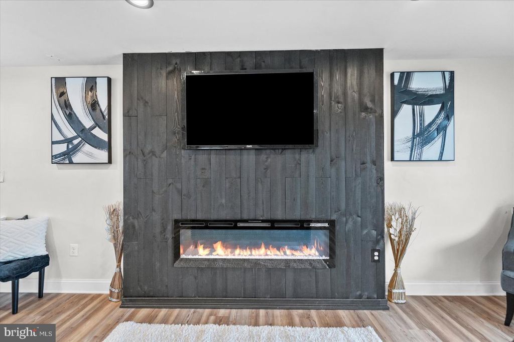Image 10 of property listing at 4800 MIDLINE RD, Baltimore, MD 21206