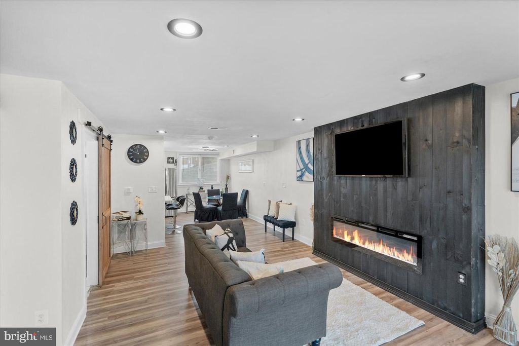 Image 11 of property listing at 4800 MIDLINE RD, Baltimore, MD 21206
