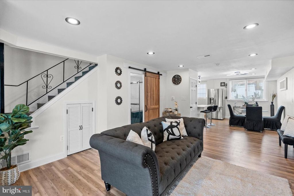 Image 12 of property listing at 4800 MIDLINE RD, Baltimore, MD 21206