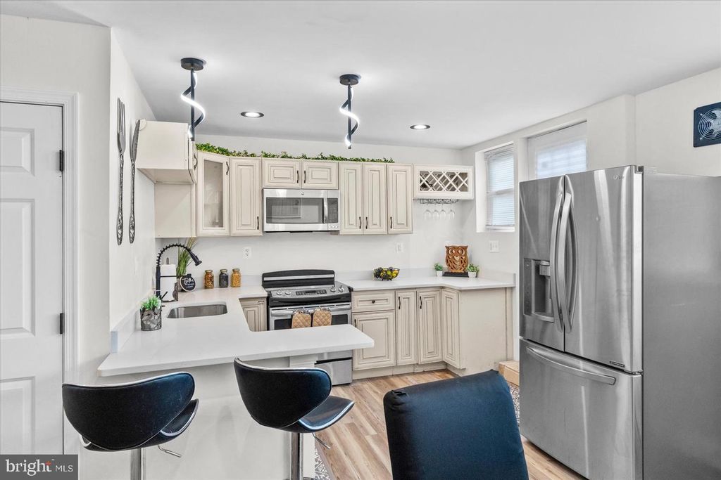 Image 18 of property listing at 4800 MIDLINE RD, Baltimore, MD 21206