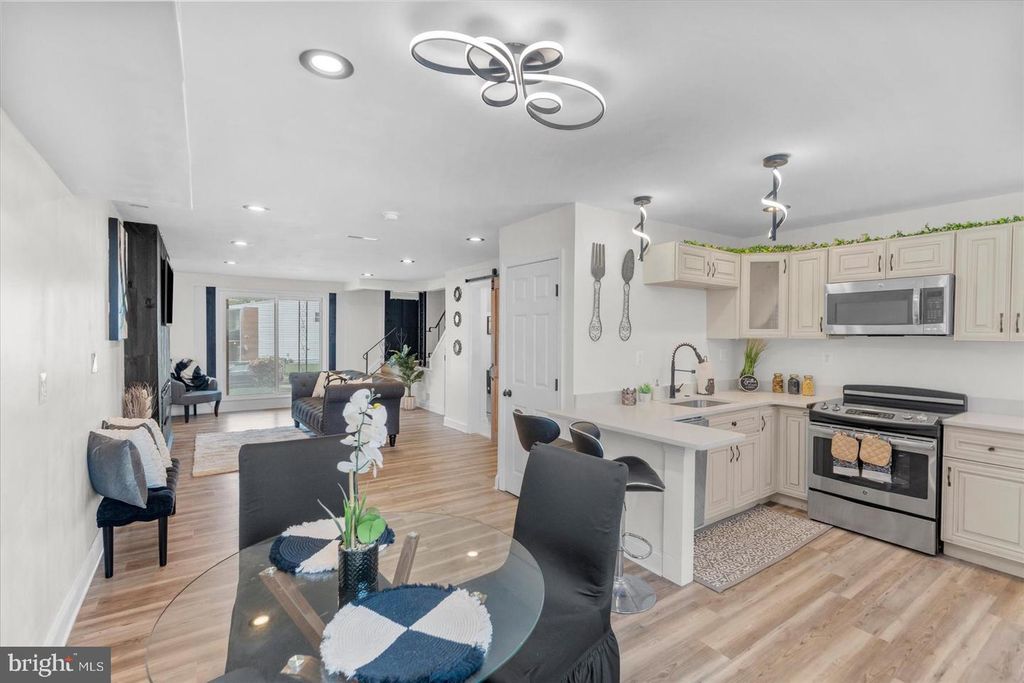Image 19 of property listing at 4800 MIDLINE RD, Baltimore, MD 21206