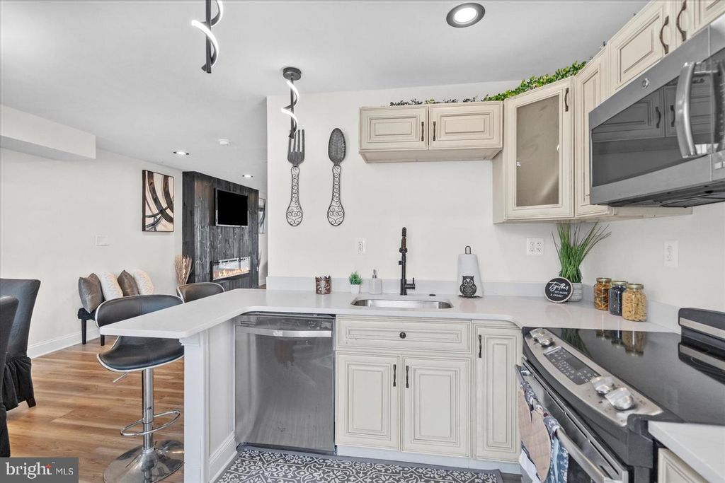 Image 22 of property listing at 4800 MIDLINE RD, Baltimore, MD 21206