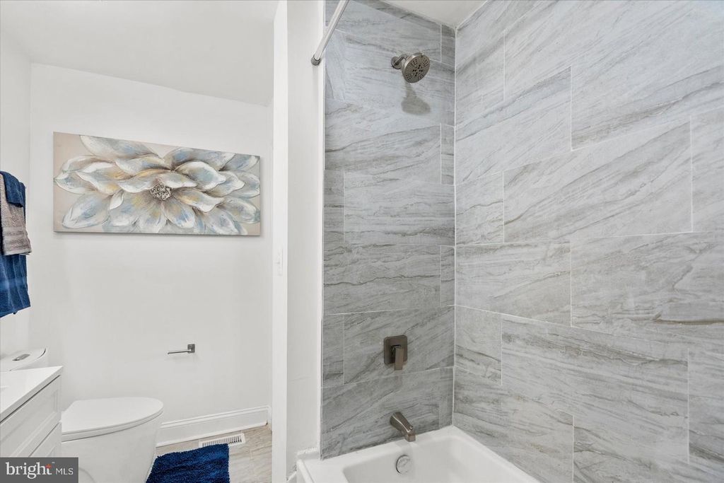 Image 33 of property listing at 4800 MIDLINE RD, Baltimore, MD 21206