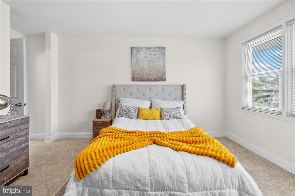 Image 34 of property listing at 4800 MIDLINE RD, Baltimore, MD 21206