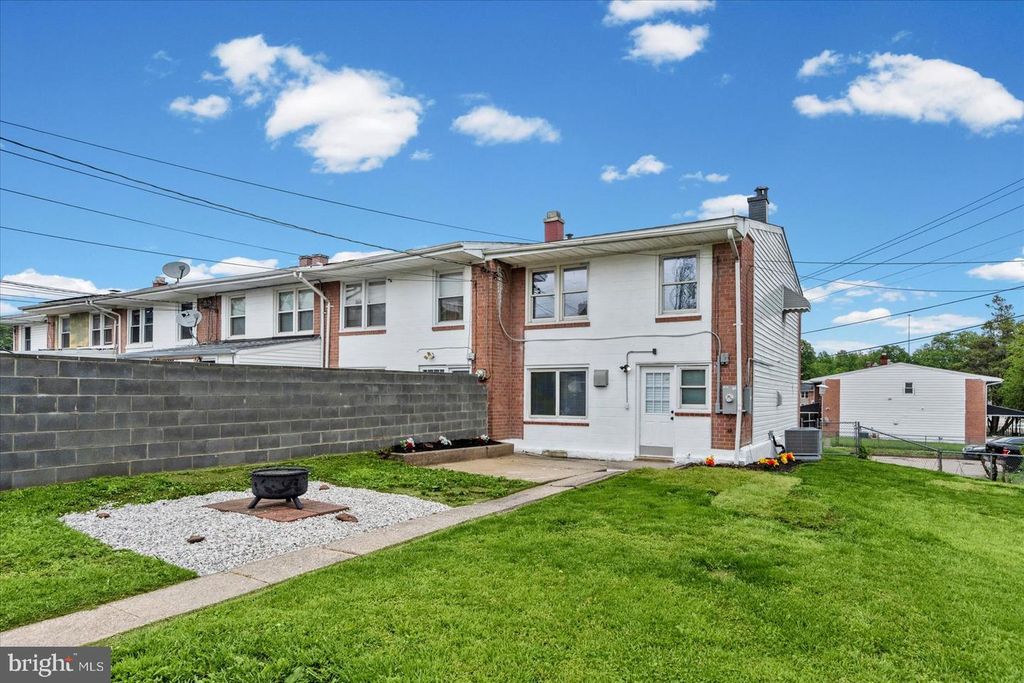 Image 6 of property listing at 4800 MIDLINE RD, Baltimore, MD 21206
