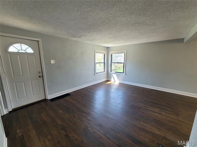 8687 Belhaven Drive, St John, MO 63114