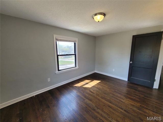 8687 Belhaven Drive, St John, MO 63114