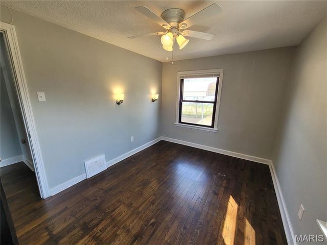 8687 Belhaven Drive, St John, MO 63114