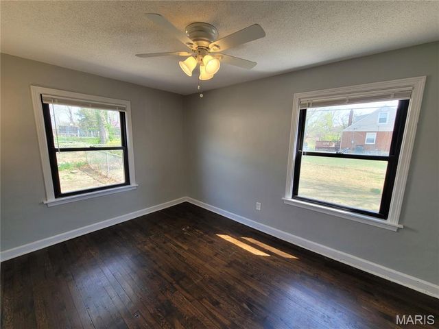 8687 Belhaven Drive, St John, MO 63114