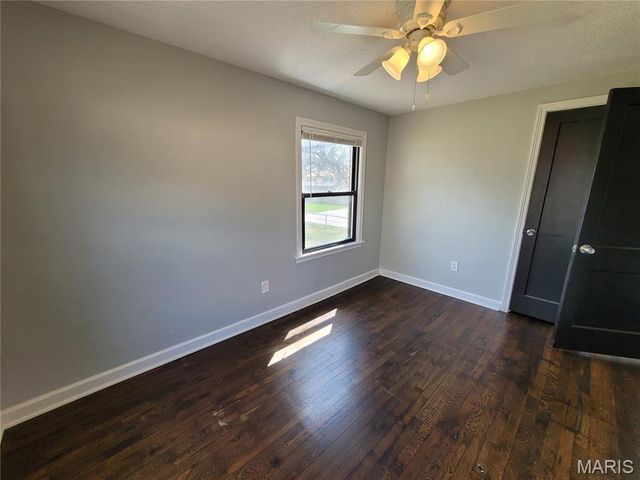 8687 Belhaven Drive, St John, MO 63114