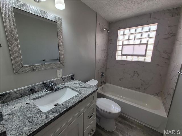 8687 Belhaven Drive, St John, MO 63114