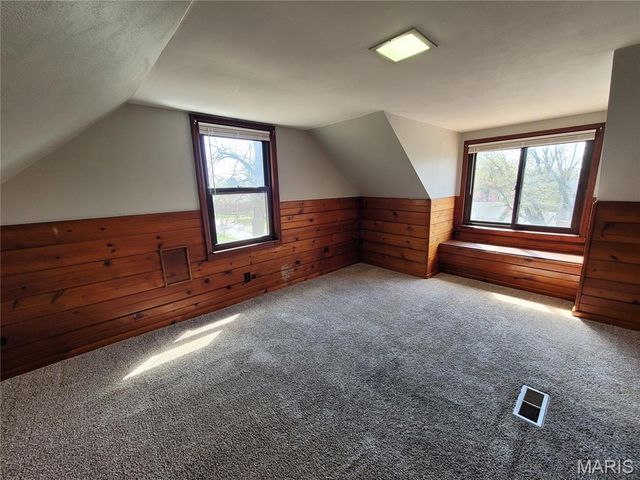 8687 Belhaven Drive, St John, MO 63114