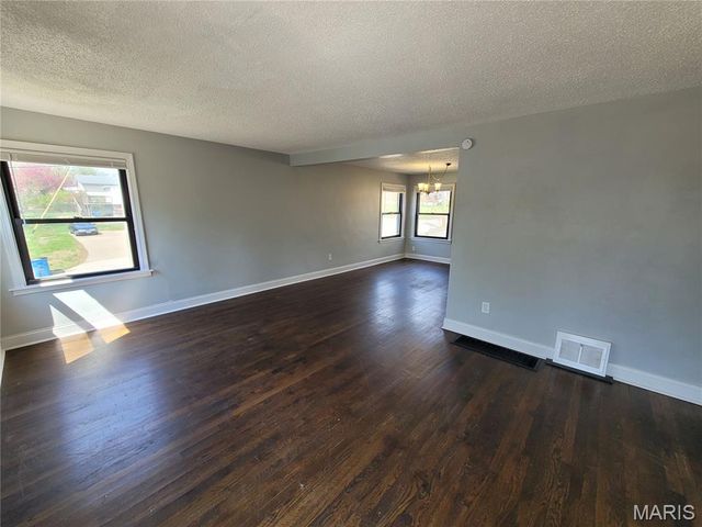8687 Belhaven Drive, St John, MO 63114