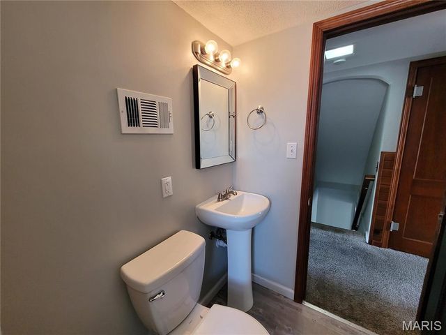 8687 Belhaven Drive, St John, MO 63114
