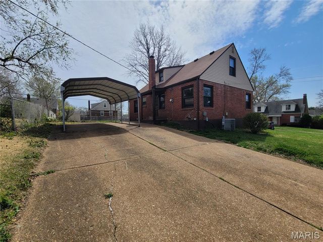 8687 Belhaven Drive, St John, MO 63114