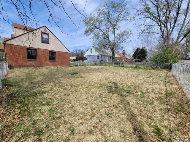 8687 Belhaven Drive, St John, MO 63114