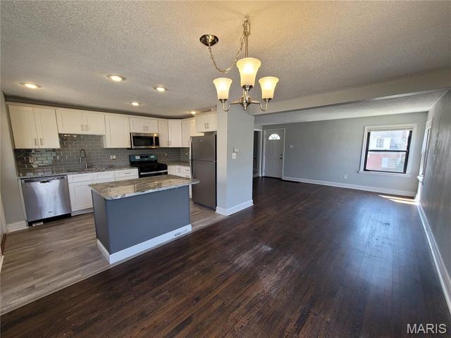 8687 Belhaven Drive, St John, MO 63114