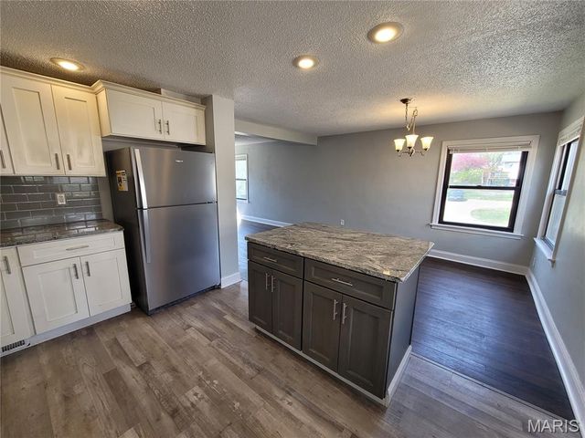 8687 Belhaven Drive, St John, MO 63114