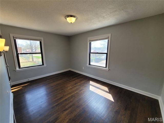 8687 Belhaven Drive, St John, MO 63114
