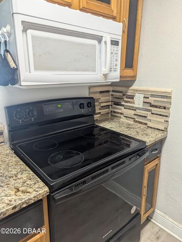 900 S Peninsula Dr Apt 103, Daytona Beach, FL 32118