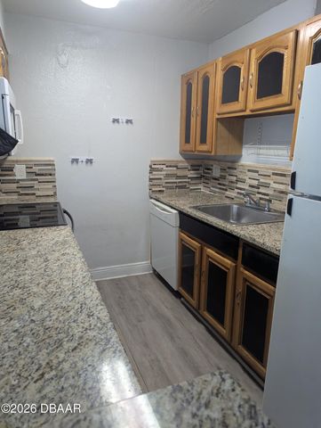 900 S Peninsula Dr Apt 103, Daytona Beach, FL 32118