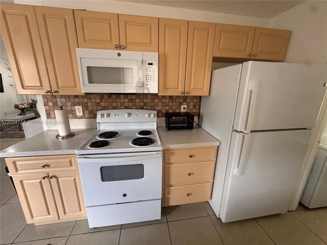 404 NW 2nd Ave A, Hallandale Beach, FL 33009