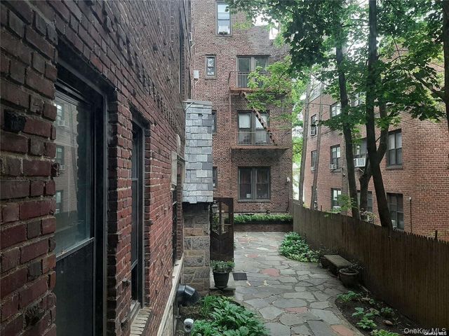 1 Hillside Avenue 1A, Great Neck, NY 11021
