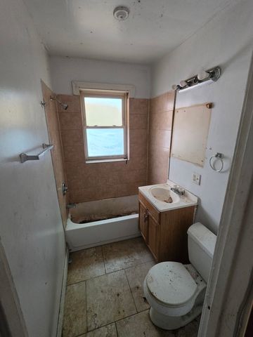 7954 S Harvard Avenue, Chicago, IL 60620