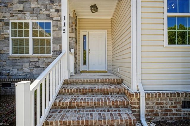 403 Pointe Vista DR, Elizabeth City, NC 27909