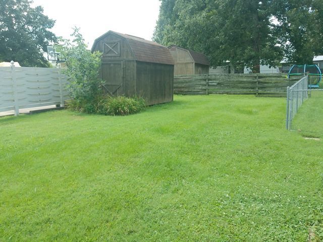 221 Maple Avenue, Calvert City, KY 42029