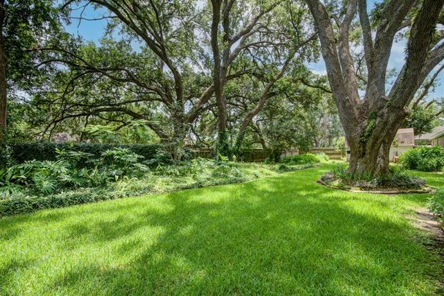 205 Hillcrest Drive, Alvin, TX 77511